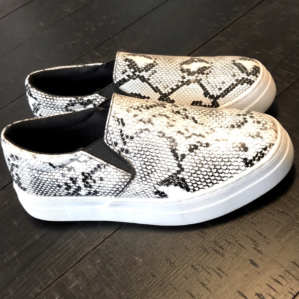 Snakeskin Slip Ons🤍
